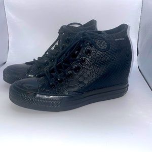 - ⭐️Very Rare Converse Chuck Taylor Leather Hidden Wedge Shoes size 6